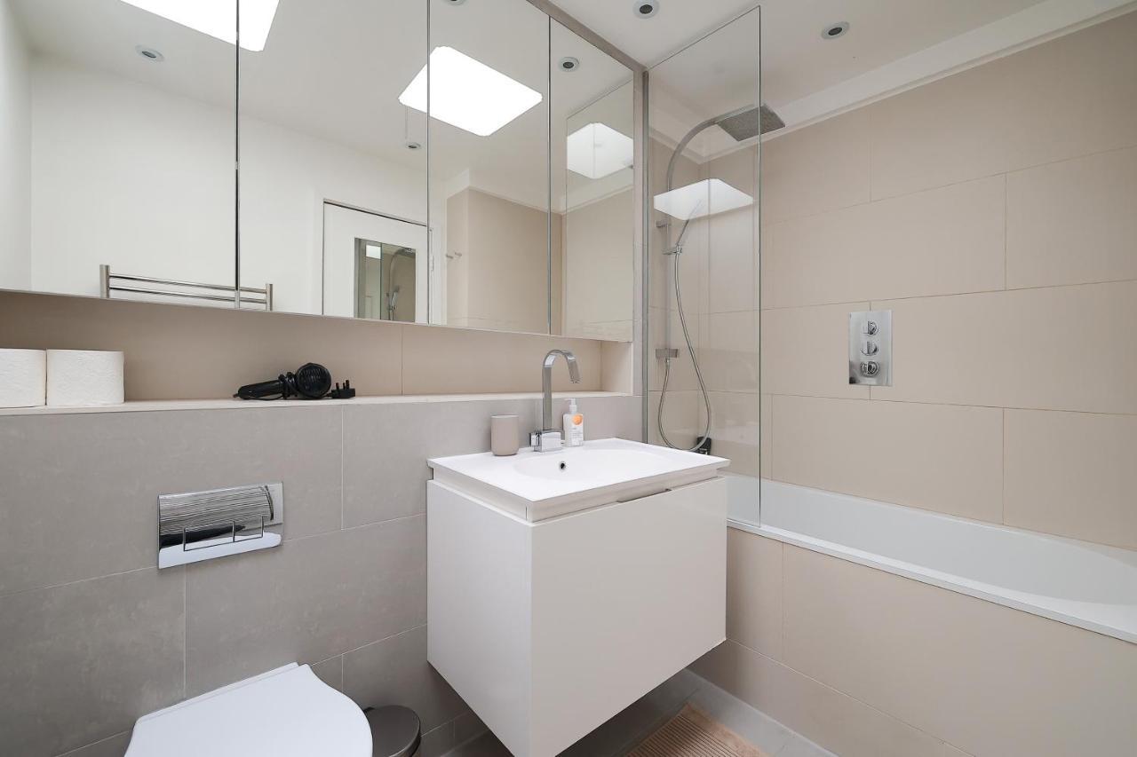 2 Bedroom Chic Apartment With Private Balcony In Notting Hill London Eksteriør bilde
